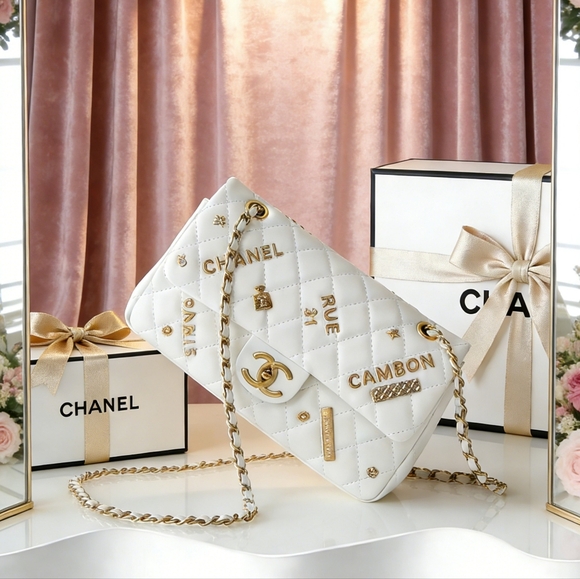 <AUTHENTIC>Chanel Classic Flap Bag in Quilted White - Picture 5 of 6